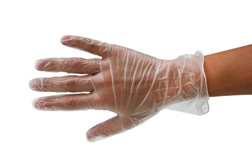 Handschuhe beim Testen des Stuhls auf Parasiten